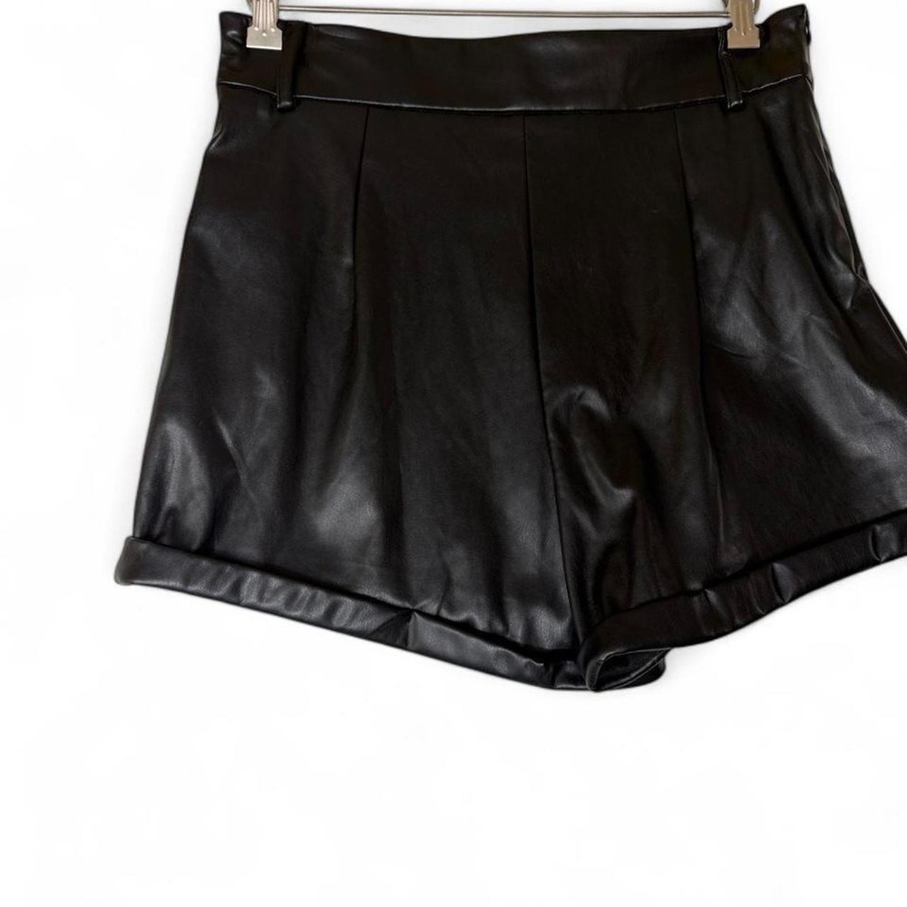 SHEIN Black Faux Leather Belted High Waist Pleated Shorts Women Size L 8/10